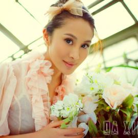 温室里的一朵娇美鲜花
