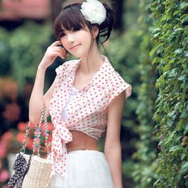 可爱至极的粉嫩小美女