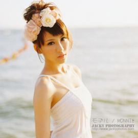 海边上鲜花般的清纯美女