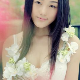 女神般的纯洁美人