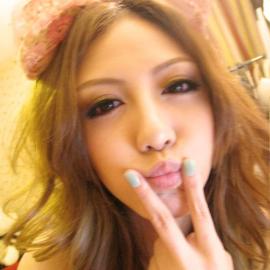 电眼美女的生活照