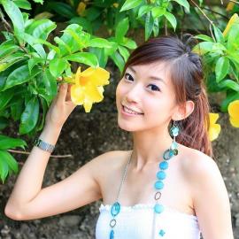 爽朗笑容的黄花闺女
