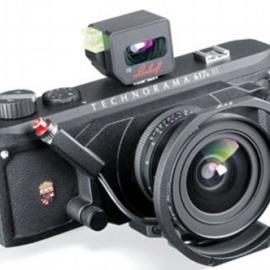 摄影师使用昂贵相机拍摄地球美景