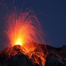 40美得让你无法呼吸的火山喷发照片