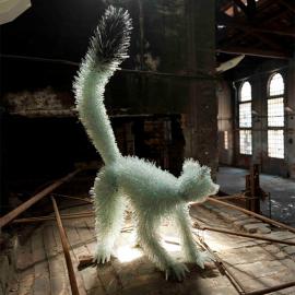 来自Marta Klonowska玻璃碎雕塑