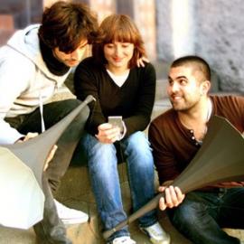 疯狂的小伙和疯狂的扬声器