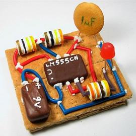 假装成吃电路板星人