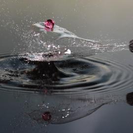 12张子弹击穿物体的高速摄影照片