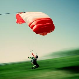16张色彩迷人的跳伞摄影照片