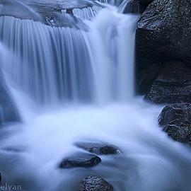 68张迷人的瀑布河流摄影照片