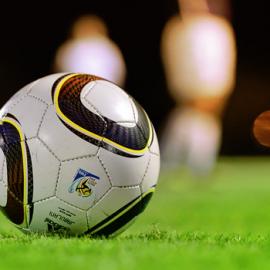 30张以足球为主题的摄影照片