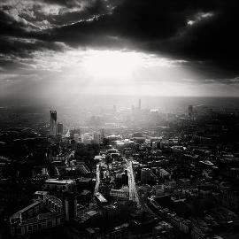 84张黑白的城市摄影照片