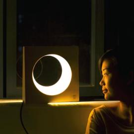 家中的私人月亮 弦月台灯