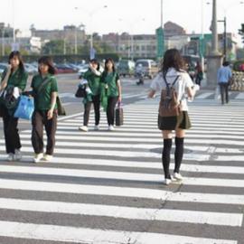 人像轻写真，让制服美少女找回青春的感动