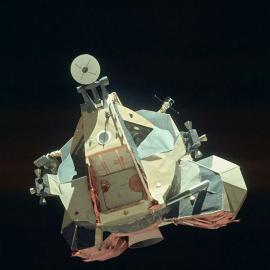 NASA发布人类首次登月照 脚印清晰可见