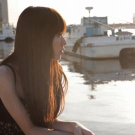 适逢花下的逢泽りな