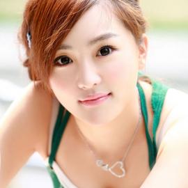 夏雨馨 少女披上婚纱的美丽