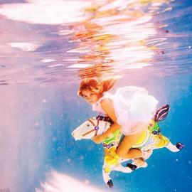 Elena Kalis——爱丽丝漫游水境