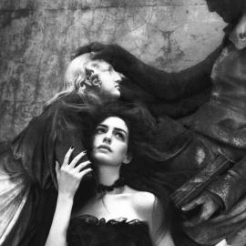 Mert Alas & Marcus Piggott 黑天鹅