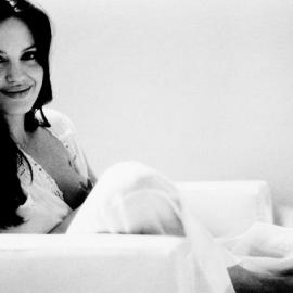 ANGELINA JOLIE ，PHOTOS BY BRAD PITT