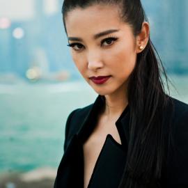 《变4》曝李冰冰剧照 高冷全能女汉子拯救地球