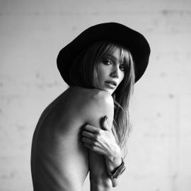 Neave Bozorgi 与性感有约