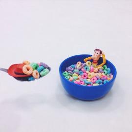 逗比主人手机下玩具的真实生活