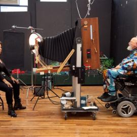 Chuck Close：用“巨型宝丽来”拍摄明星素颜照