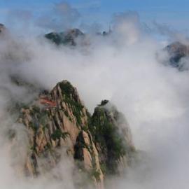 黄山两处拍出奇幻云海