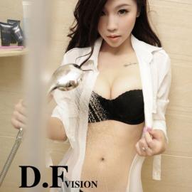 美女浴室大胆写真