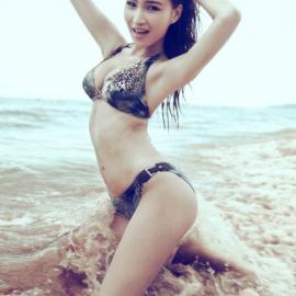 送走夏日的比坚尼公主