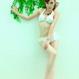 骚姿乳动比坚尼写真