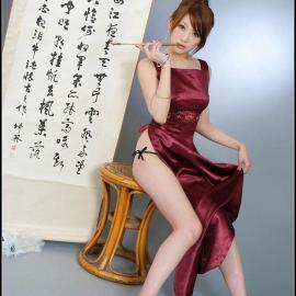 贴身旗袍和国粹比美写真