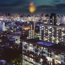 逃生梯上的东京夜景