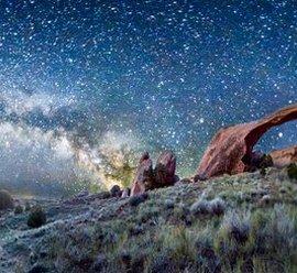 手握四镜，仰望星空