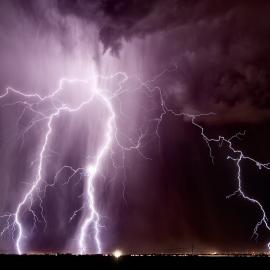 上帝之怒：直击灾难性天气的宏伟景观