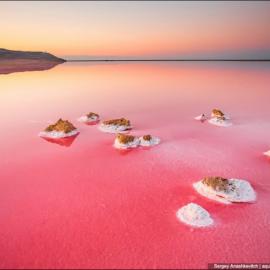 夕阳之地：克里米亚粉色盐湖