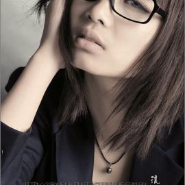 大眼美女蓝色风靡