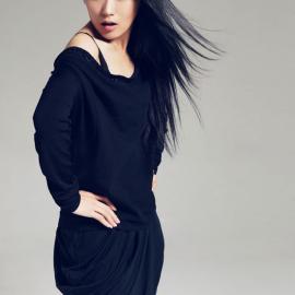 魅力女生显露迷人风范