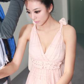 阿斯顿马丁车展秀女神造型艾尚真