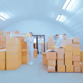 “塑料人制造工厂”的故事