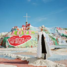 去上帝之山，拍时尚大片