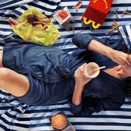 上帝注视下的女人与零食