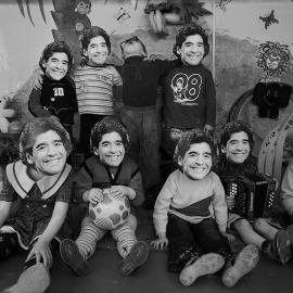 面具背后的黑色幽默