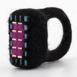 用计算机零件做成的珠宝