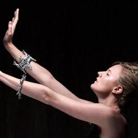 Tithi Kutchamuch珠宝设计