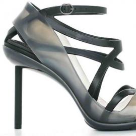 环保的塑料凉鞋