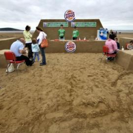 慈善“沙雕冰激凌馆”