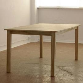 普通又不普通的桌子