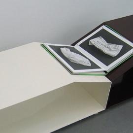 与书籍有关的茶几